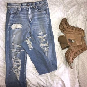 American Eagle Ripped Hi-Rise Jegging